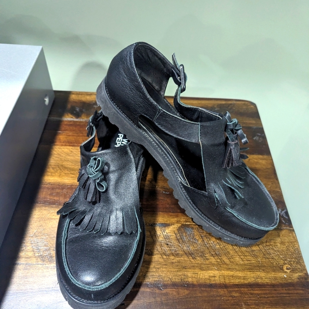 Leather ridge sole Mary Jane's sz 9